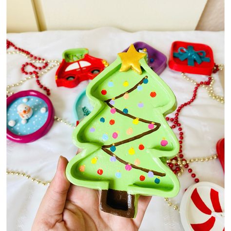 Clay Art Christmas Ideas, Cute Christmas Ceramic Ideas, Clay Ideas For Christmas, Polymer Clay Ideas Christmas, Easy Christmas Clay Ideas, Christmas Ceramic Ideas, Christmas Air Dry Clay, Air Dry Clay Projects Christmas, Clay Ideas Christmas