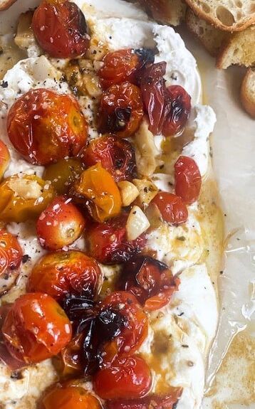 Oven Roasted Tomatoes And Burrata, Barata Cheese, Burrata Cheese Recipe, Roasted Tomatoes And Garlic, Chicken Pot Pie Dinner, Roasted Tomato Salad, Roasted Grape Tomatoes, Burrata Recipe, Oven Roasted Tomatoes