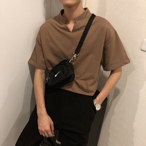 Crossbody Bag Outfit Men, Sling Bag Outfit, Outfit Pria, Korean Street Wear, Korean Bag, Outfit Hombre, Mens Summer Outfits, Bag Outfit, Fashion Male