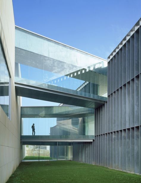 Center for New Technologies / Francisco Mangado Glass Walkway, Architecture Center, Patio Grande, Glass Bridge, Sky Bridge, Metal Facade, Hospital Design, Office Buildings, Bridge Building