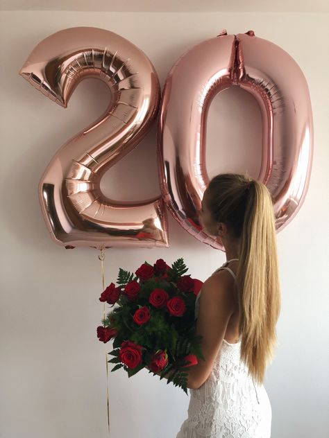 #birthday #birthdayideas #girl #ballons #birthdaytime #birthdayparty #roses #blondehair 20th Birthday Ideas, 17 Doğum Günü, Birthday Photoshoot Ideas, Happy 20th Birthday, 20th Birthday Party, Birthday Party Photography, Birthday Goals, Simple Birthday Decorations, 21st Birthday Photoshoot