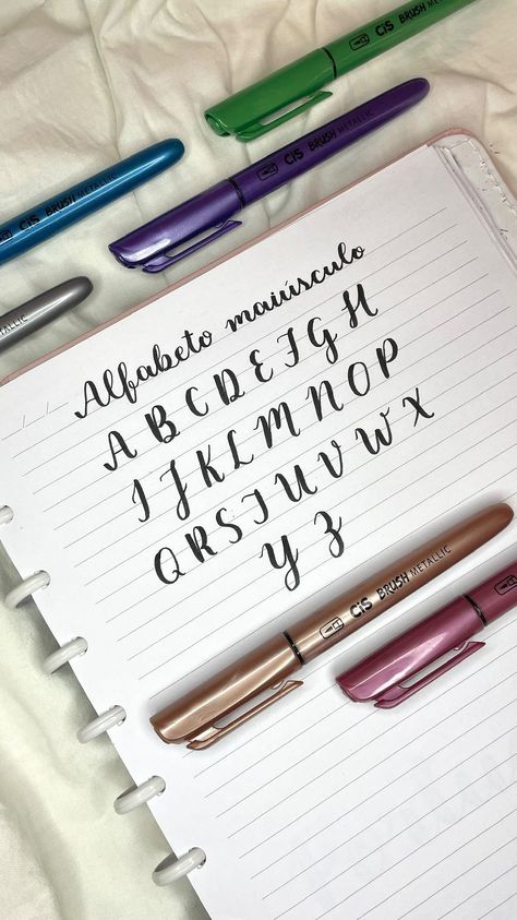 Hand Lettering Practice, Lettering Practice, Bullet Journal Lettering Ideas, Script Lettering, Lettering Tutorial, Letter R, Handwriting Fonts, School Hacks, Lettering Fonts