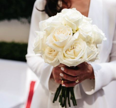 Simple Wedding Bouquet, Wedding Bouquet Roses, Bouquet With White Roses, Elegant Wedding Bouquets, Simple Wedding Bouquets, Bouquet Roses, Rustic Boho Wedding, White Wedding Theme, Simple Elegant Wedding