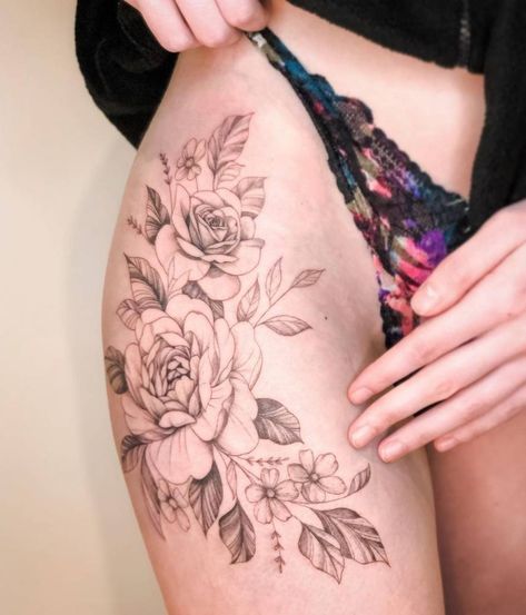 Fine line peonies tattoo on the hip and thigh. Flower Thigh Tattoos, Hip Thigh Tattoos, Flowers Peony, Tattoos For Girls, Small Pretty Tattoos, Peonies Tattoo, Line Flower, Dainty Tattoos