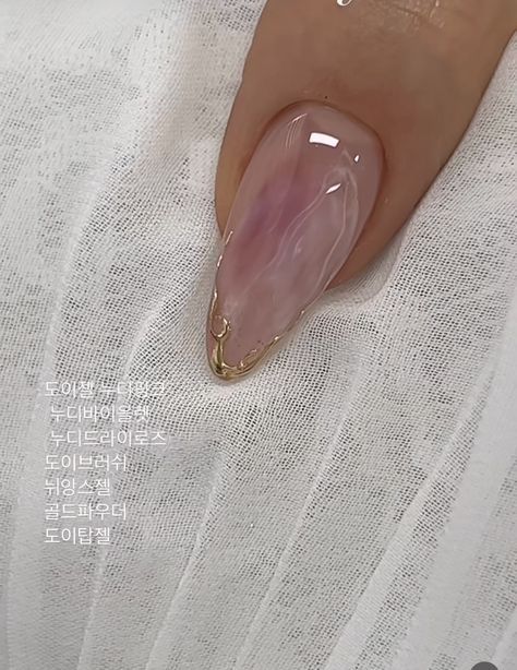 Delicate Chrome Nails, Hold Accent Nails, Nails For Dances Ideas, Le Sserafim Nails Designs, Psychic Nails, Korean Glass Nails, Japanese Gel Nails, Natural Ponytail, Cheetah Print Nails