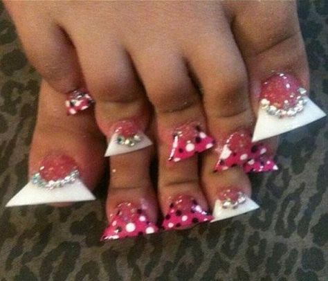 Why would someone ever do this ?!! Ratchet Nails, Nail Memes, Toenail Designs Summer, Bad Nails, Crazy Nail Designs, Crazy Nail Art, Бисер Twin, Acrylic Toe Nails, Plain Nails