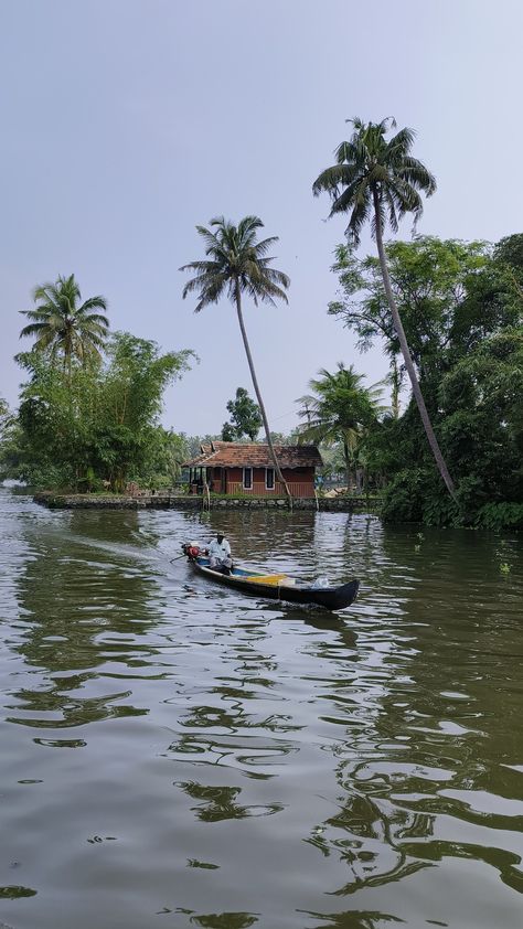 Indian Beach Photos, Kerela Aesthetic Pictures, South India Asthetics, Kerala Tourist Places, Kerala Story Instagram, Kerala Travel Photography, Allapuzha Kerala, Allepy Kerala, Kerala Beauty Nature