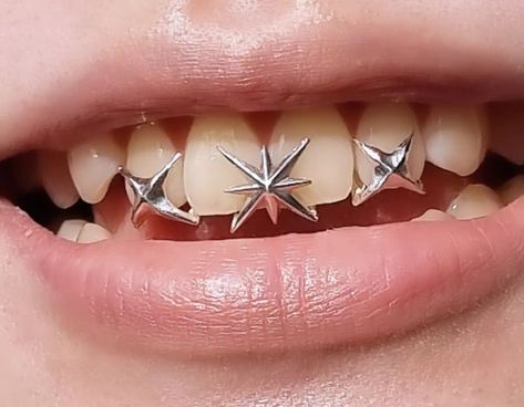 From selling starburst in the playground to starburst grillz #grillz #그릴즈 | Instagram Vamp Anthem, Cap Grillz, Grill Teeth, Mouth Jewelry, Tooth Jewellery, Shiny Teeth, Dental Jewelry, Grillz Teeth, Tooth Jewelry