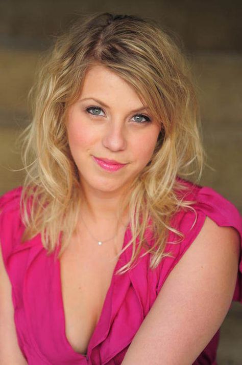 In this article I am going to reveal Jodie Sweetin Measurements and his full-body statistics like his height, weight, chest size, shoe size, dress size, eyes color. You will also know ... Read more The post Jodie Sweetin Body Measurements – Height, Weight, Age appeared first on Celebrity Caster. Stephanie From Full House, Stephanie Tanner, Jodie Sweetin, Leslie Jones, Bra Measurements, Kate Mckinnon, Jenna Dewan, Daisy Ridley, Alicia Vikander