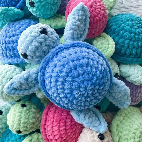 Chunky Plush Crochet Pattern, Free Crochet Patterns With Chunky Yarn, No Sew Crochet, Turtle Amigurumi, Crochet Turtle Pattern, Plushie Crochet, Ribbon Ideas, Crochet Plushies, Crochet Toys Free