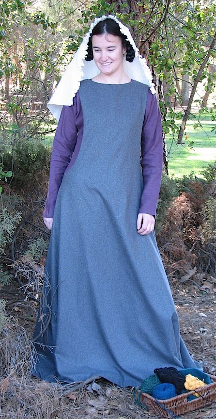 Blue sideless surcoat for Piper’s second traveling outfit Sideless Surcoat, Medieval Costume Diy, Fair Costume, Theatrical Costumes, Medieval Reenactment, Medieval Dresses, Medieval Costumes, Sca Garb, Medieval Party