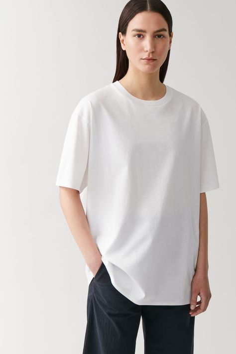 RELAXED ORGANIC-COTTON T-SHIRT - White - T-shirts - COS AT White Tees Outfit, White Tshirt Outfit, Mens Plain T Shirts, Oversized White Shirt, T Shirt Design Template, T Shirts White, White T Shirts, Black T Shirts, Oversized T Shirts