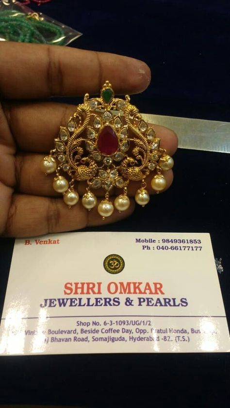 Chandbali Pendant Gold, Indian Gold Pendant Designs, Gold Pendent Designs Indian, Locket Designs Pendants, Papidibilla Designs Gold, Pendent Design Gold, Gold Pendent Simple, Locket Designs Pendants Gold, Gold Lockets Indian Pendants