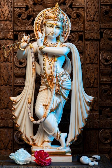 Radha Krishna Statue Sculpture, Krishna Idol Statues, Lord Krishna Idol, Hanuman Jayanthi, Hindu Statues Goddesses, Animals With Horns, Krishna Idol, God Of Love, Krishna Temple