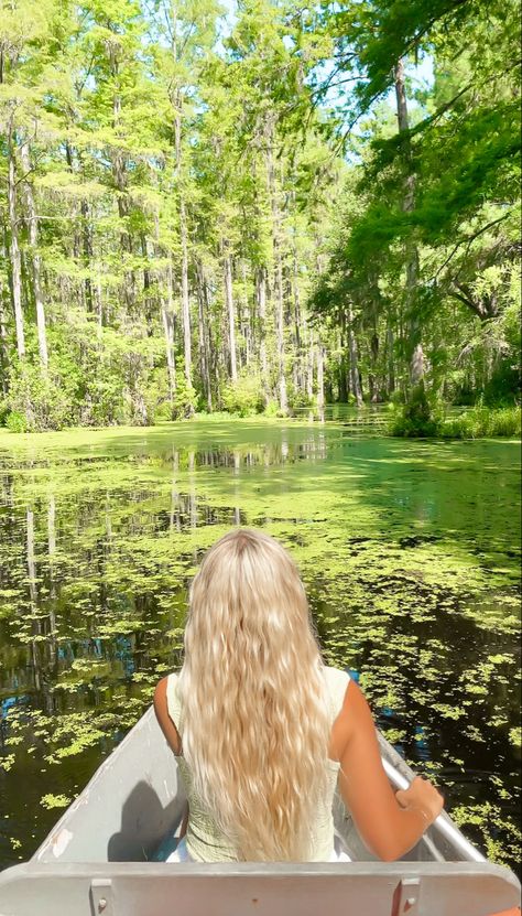 About 45 minutes outside of Charleston is Cypress Gardens - where Ally & Noah Filmed their boat scene in The Notebook! Cypress gardens, Charleston SC, things to do in Charleston SC, date idea, romantic date idea, Charleston Date Idea, Charleston Sc At Christmas, Charleston Sc Beach, Charleston Sc Picture Ideas, Charleston Sc Aesthetic Outfit, Charleston Sc Photoshoot, Charleston Photo Ideas, Charleston Instagram Pictures, Charleston Picture Ideas, Things To Do In Charleston Sc