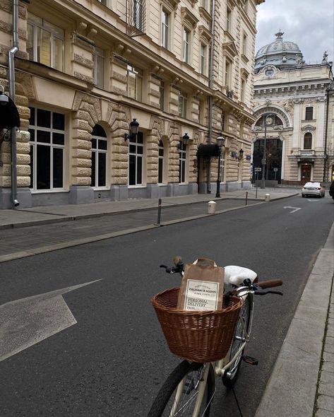 Miss Americana, Vintage Parisian, Parisian Aesthetic, Paris Dream, France Aesthetic, Paris Vibes, Europe Aesthetic, Parisian Lifestyle, Parisian Vibes