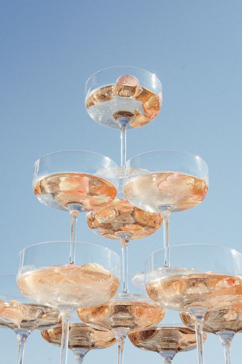 Champagne Tower Aesthetic, Prosecco Aesthetic, Champagne Pyramid, Beach Champagne, Girly Garden, Champagne Aesthetic, Champagne Photography, Champagne Towers, Summer Bachelorette Party