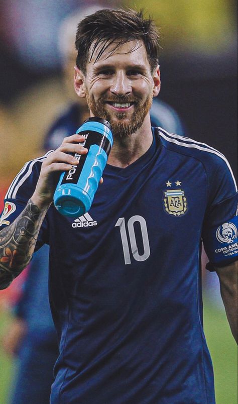 Messi 2009, Neymar Hot, Messi Gif, Impossible Is Nothing, Messi Goals, Messi Videos, Argentina Soccer, Soccer Photography, Lionel Messi Wallpapers