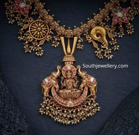 Shanku Chakra design guttapusalu haram photo Guttapusalu Haram, Lakshmi Pendant, Chakra Design, Temple Jewellery Earrings, Temple Jewelry Necklace, Gold Temple Jewellery, Antique Necklaces Design, Antique Gold Jewelry Indian, Antique Jewellery Designs