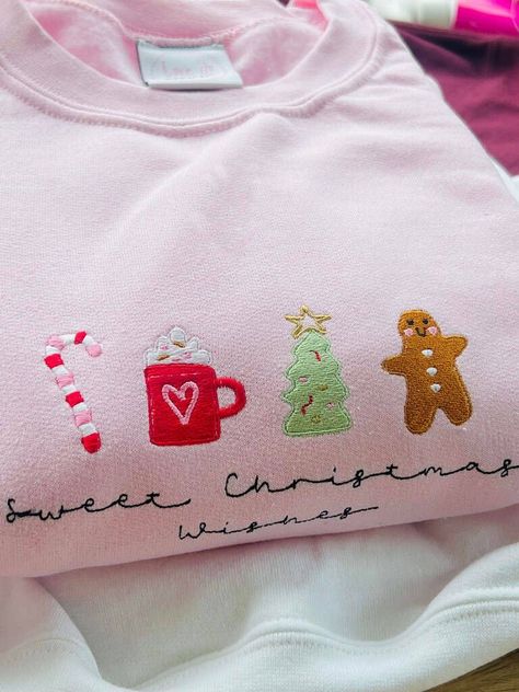 Christmas Sweatshirt Ideas, Drawing Embroidery, Tshirt Embroidery, Jumper Ideas, Bracelet Embroidery, T Shirt Embroidery, Cute Christmas Sweater, Cute Jumpers, Embroidery T Shirt