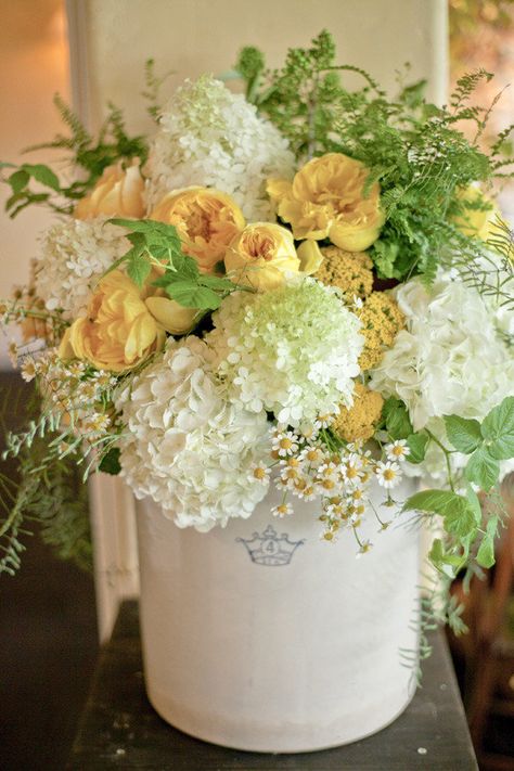 hydrangea and roses. Farmhouse Florals, Mimosa Flower, Hydrangea Arrangements, Silk Arrangements, Flowers Arrangements, Flower Studio, 2022 Wedding, Floral Inspiration, Life Ideas