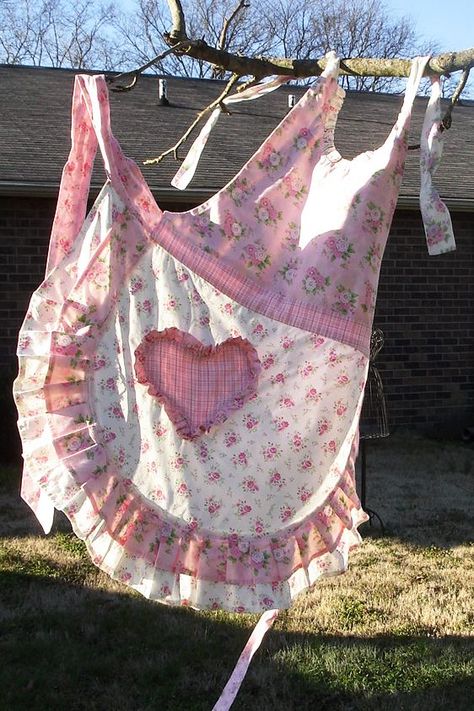 Homemade Aprons, Flirty Aprons, Pretty Apron, Pink Cottage, Cute Aprons, Sprinklers, Sewing Aprons, Aprons Patterns, Aprons Vintage