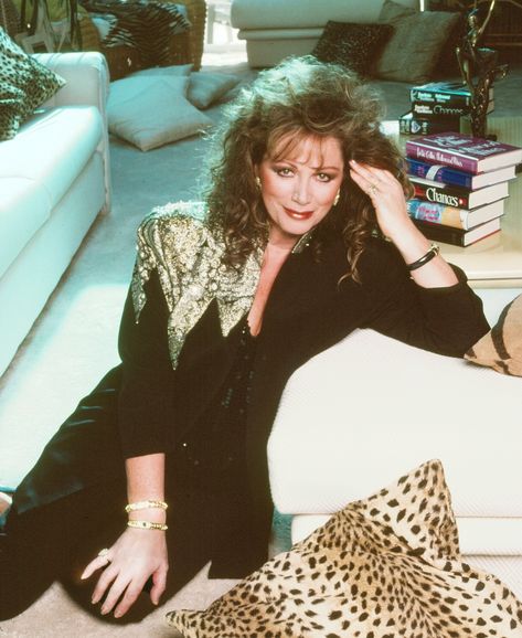 Author Inspiration, Dame Joan Collins, Jackie Collins, Fabulous Women, Retro Hair, Joan Collins, Moving To Los Angeles, Dallas Fashion, September 19