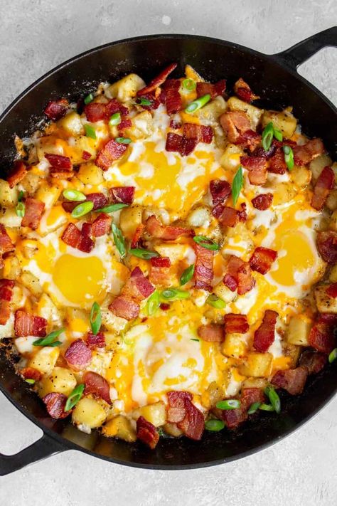 Egg And Potato Breakfast, Potato And Egg Breakfast, Egg And Potato, Breakfast Potatoes Skillet, Breakfast Skillet Recipes, Eggs Dinner, Bacon Eggs Breakfast, Potato Breakfast, Eggs And Bacon