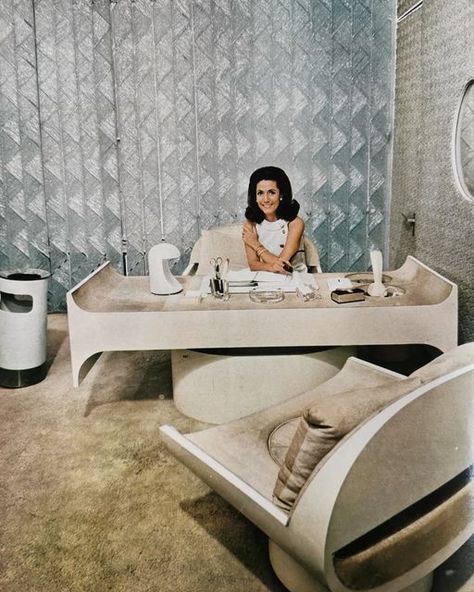 60s Office Interior, Vintage Store Design, Cursed Bathroom, Spaceage Furniture, Retro Futurism Interior, 70s Office, 70's Decor, 70’s Decor, 1960s Decor