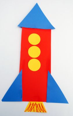 Easy shape rocket paper craft for your space unit in preschool or kindergarten Rocket Craft, Transportation Crafts, Sistem Solar, Preschool Projects, Shapes Preschool, Alphabet Crafts, Shapes Activities, Diy Bricolage, Seni Origami