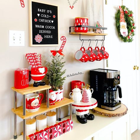 Christmas Kitchen Decorations, Christmas Kitchen Decorating Ideas, Hot Cocoa Bar Christmas, Holiday Coffee Bar, Christmas Kitchens, Christmas Kitchen Decor Ideas, Christmas Hot Chocolate Bar, Kitchen Decor Christmas, Black Christmas Decorations