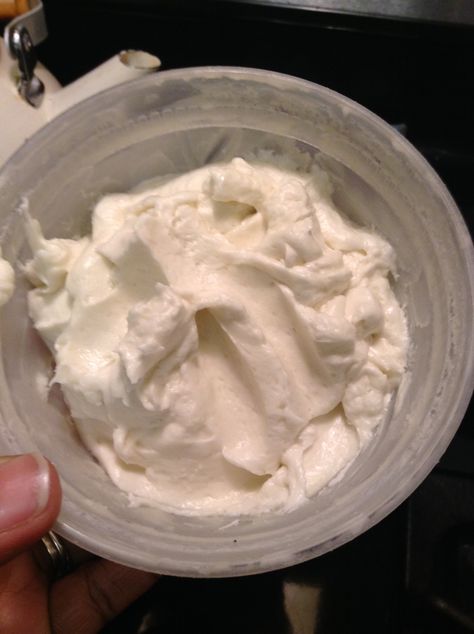 Homemade DIY Dead Sea Salt lotion!  Look how whipped it is!                                                                                                                                                                                 More Aloe Vera Jelly, Baby Oil Gel, Dead Sea Salt Scrub, Sea Salt Recipes, Coconut Oil Body Scrub, Diy Beauty Tips, Peppermint Sugar Scrubs, Sea Salt Scrubs, Salt Body Scrub