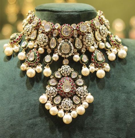 Polki Jewellery Sabyasachi, Rental Jewellery, Bridal Jewellery Inspiration, Indian Wedding Jewelry Sets, Bridal Necklace Designs, Indian Bridal Jewelry Sets, Bridal Jewelry Vintage, Fancy Jewelry Necklace, Bridal Jewellery Design