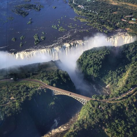 Theres a reason why this was deemed one of the Seven Natural Wonders of the World. For those daredevils who want to dive... Mount Nyiragongo, Zimbabwe History, Victoria Falls Zambia, Landmarks Around The World, Africa Honeymoon, World Clipart, Victoria Falls Zimbabwe, Zambezi River, Beauty Of Africa