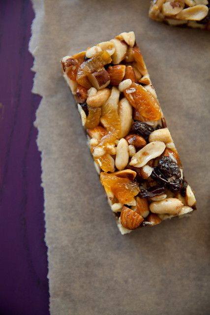 Fruit & Nut Bars {Copycat KIND Bars} - Everyday Annie Fruit And Nut Bars, Nut Bars, Backpacking Meals, Kind Bars, Healthy Bars, Nut Bar, Granola Bar, Coffee Syrup, Granola Bars