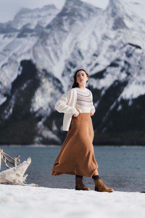 Hygge Clothing Women, Hygge Wardrobe, Nordic Winter Fashion, Nordic Fashion Women, Hygge Outfit, Wool Skirt Outfit, Scandinavian Clothing, Hygge Fashion, Outfits Guide