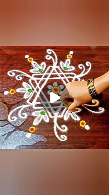 Tulasi Decoration, Small Free Hand Rangoli, Simple Rangoli Kolam, Small Kolam, Very Easy Rangoli Designs, Rangoli Designs Photos, Rangoli Simple, Rangoli Side Designs, Simple Flower Design