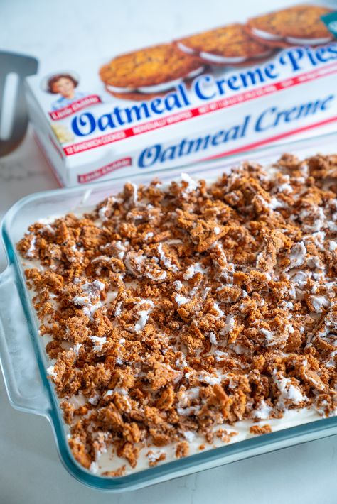 Oatmeal Cream Pie Cheesecake Pioneer Woman Oatmeal Cream Pies, Recipes With Oatmeal Cream Pies, Thanksgiving Layered Desserts, Oatmeal Cream Pie Cheesecake Recipes, Oatmeal Crème Pie Cake, Oatmeal Cream Pie Dessert Recipes, Oatmeal Creme Pie Dessert, Oatmeal Pie Cake, Oatmeal Cream Pie Bars