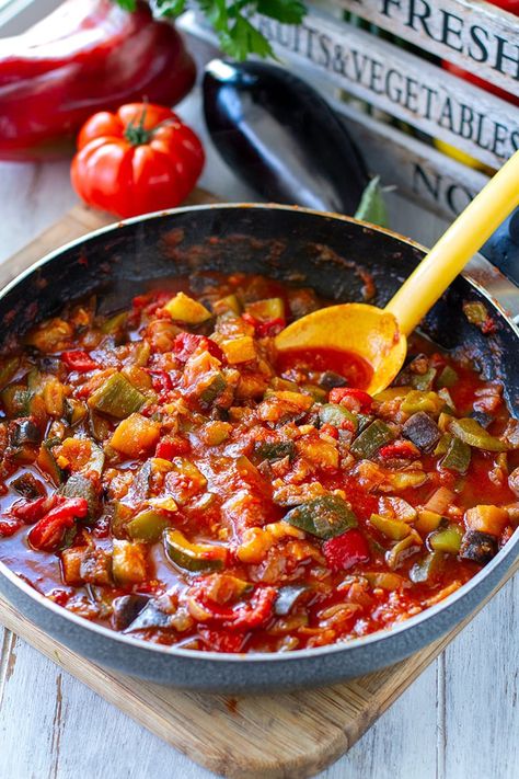 Ratatouille Recept, Spanish Stew, Spanish Vegetables, Vegetable Stew, Dinner Dishes, Mediterranean Recipes, Vegetable Dishes, Carb Recipes, Vegetarian Dishes