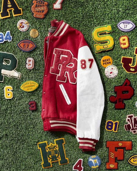 Oh, the nostalgia of an old letterman jacket! 🏈✨ From how much certain vintage varsity paraphernalia (patches! pennants! programs!) is worth today to where you can find items for yourself (or your fan cave), head to the link in our bio for the details. 📸: @bwfoto ✨: @carmcollins 1700s Home, Varsity Patches, Things To Collect, College Pennants, Marching Band Uniforms, Antique Appraisal, Varsity Letters, Band Uniforms, Vintage Varsity