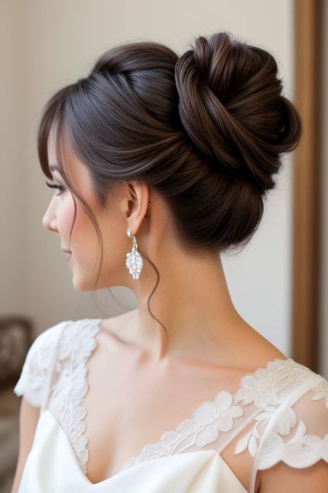 28+ Shoulder Hairstyles for Wedding 18 Wedding Updos For Short Hair With Veil, Bridesmaid Hairstyles High Bun, Cute Bun Hairstyles For Wedding, Romantic Bun Hairstyles, Up Do Bun Hairstyles, Fine Hair Updo Wedding, Wedding Hairstyles For Bridesmaids Updo, Wedding Buns, Shoulder Hairstyles