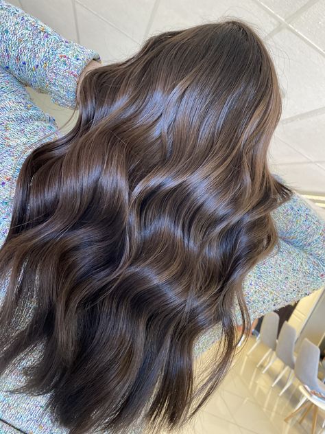 Chocolate Hair Color, Light Brunette Hair, Brown Hair Inspiration, Rambut Brunette, Hair Color Chocolate, Brown Hair Looks, Brown Hair Inspo, Brunette Hair With Highlights, Brunette Balayage