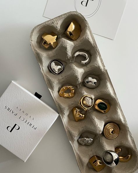 Golden weekend vibes: dazzling earrings on egg trays! #Jewelry #Jewellery #Gold #JewelryCollection #JewelleryCollection #GoldJewelry #GoldJewellery #JewelryAddict #JewelleryLover #GoldStyle #JewelryFashion #JewelleryDesign #GoldCollection #FineJewelry #LuxuryJewelry #JewelleryInspo #GoldAccessories #JewelryTrends #JewelleryLovers #GoldPieces #perfectpairs_jewels #perfectpairssydney #silverjewelry Jewelry Flatlay Aesthetic, Jewelry Names Ideas, Jewelry Product Shots Ideas, Jewelry Ads Creative, Earring Product Photography, Jewelry Photography Ideas Styling, Jewellery Product Shoot, Jewelry Flat Lay, Jewelry Content Ideas