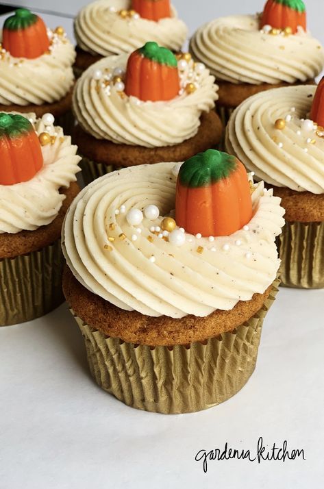 Thanksgiving Cupcakes, Butter Cream Cheese Frosting, Kitchen 2020, Fall Cupcakes, Thanksgiving Cakes, Holiday Cupcakes, Thanksgiving Treats, Spice Cupcakes, Fall Cakes