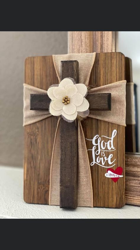 Wooden Cross Crafts, Burlap Cross, Recuerdos Primera Comunion Ideas, Cadre Diy, Easter Wood Crafts, Easter Craft Decorations, Religious Crafts, Christian Crafts, God Is Love