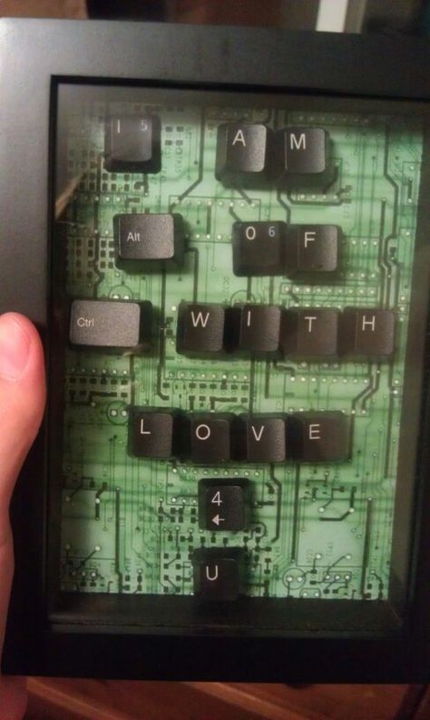 Birthday present for boyfriend! #present #keyboard #computer #computernerd #nerd #love #birthday #diy Gifts For Boyfriend Long Distance, For The Boyfriend, Christmas Gift Ideas For Boyfriend, Yankee Swap, Birthday Present For Boyfriend, Swap Party, Gifts Boyfriend, Diy Projects For Men, Scrapbook Box