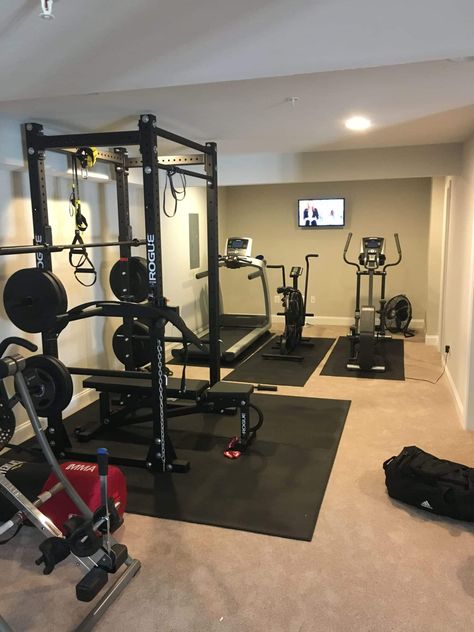 15 Small-Space Home Gym Ideas - Compact Workout Rooms Small Workout Room, Gym Room Ideas, Ruang Gym, Basement Home Gym, Home Gym Ideas Small, Small Home Gyms, Small Home Gym Ideas, Home Gym Basement, Small Home Gym