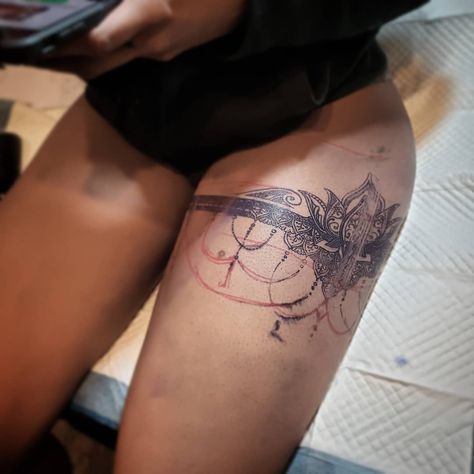 Marc Rubiano on Instagram: “Todays jam is a #gartertattoo #legtattoo #thightattoo #mandala #garter 😎shes a boss ... .. ... 📩 currently Booking Jan dates ❄ Re: Marc <<…” Garter Tattoo Designs, Least Painful Tattoo, Garter Belt Tattoo, Lace Thigh Tattoos, Lace Garter Tattoos, Thigh Garter Tattoo, Corset Tattoo, Clavicle Tattoo, Cute Thigh Tattoos