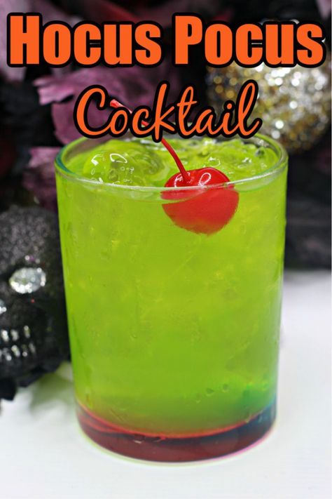 Fun Halloween Drinks, Halloween Themed Drinks, Halloween Recipes Drinks, Halloween Punch Recipes, Halloween Party Drinks, Gold Rum, Halloween Food Treats, Apple Brandy, Yummy Alcoholic Drinks