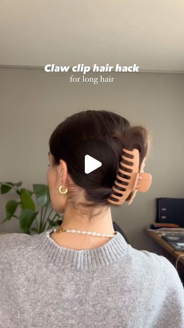 Sarah Linder on Instagram: "Love this hack 🤍🫶🏼
.
.
.
#hairhack#clawclip#clawcliphairstyle#hairstyleoftheday#hairideas#hairhacks#cutehairstylesforgirls#cutehairstyles#hairtutorial#frisur#frisurentutorial#frisurenideen#frisurenideen#hairideasforwomen" Makeup Tricks, Hair And Makeup, Great Ideas, Hair Hacks, Getting Ready, Hair Tutorial, Artist Inspiration, Makeup Tips, Hair Makeup